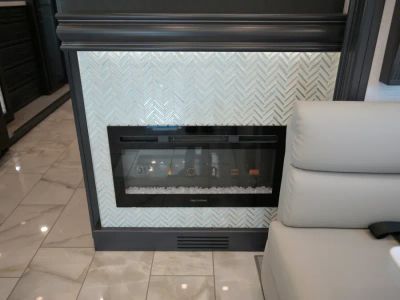 2026 Fleetwood DISCOVERY LXE - Photo 24