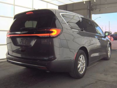 2023 Chrysler Pacifica - Photo 2