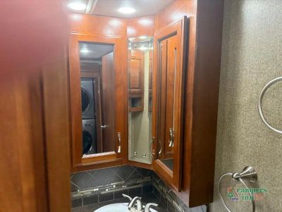 2016 Fleetwood RV Expedition — photo 42 view