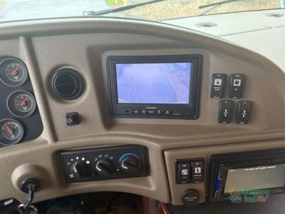 2016 Fleetwood RV Expedition — photo 18 view