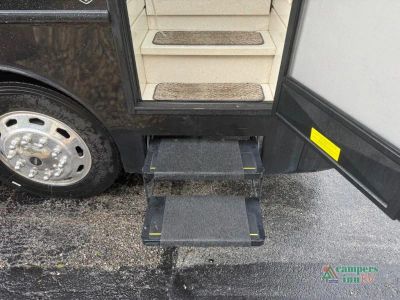 2016 Fleetwood RV Expedition — photo 13 view