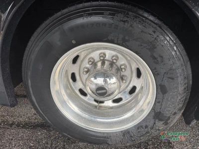 2016 Fleetwood RV Expedition — photo 9 view