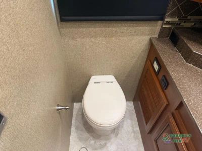 2016 Fleetwood RV Expedition — photo 43 view