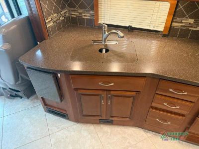 2016 Fleetwood RV Expedition — photo 25 view