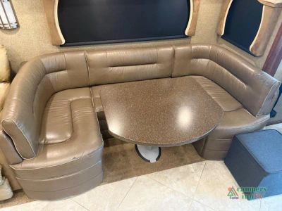 2016 Fleetwood RV Expedition — photo 27 view