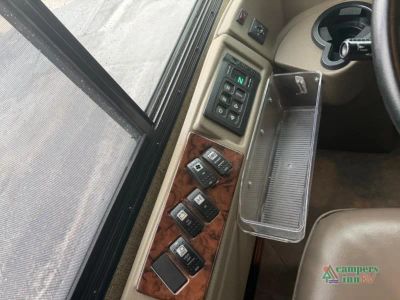 2016 Fleetwood RV Expedition — photo 17 view