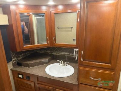 2016 Fleetwood RV Expedition — photo 46 view