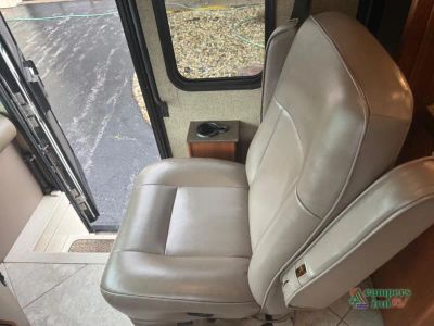 2016 Fleetwood RV Expedition — photo 21 view
