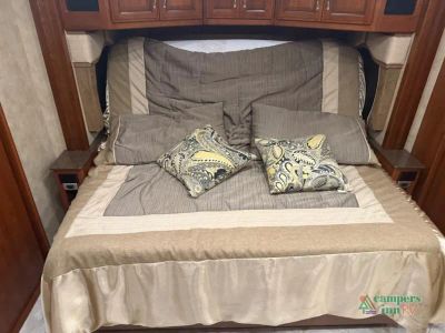 2016 Fleetwood RV Expedition — photo 41 view