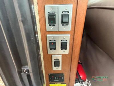2016 Fleetwood RV Expedition — photo 14 view