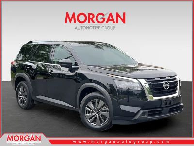 2024 Nissan Pathfinder SV in Black — front three-quarter view