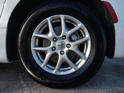 2023 Chrysler Pacifica — photo 10 view
