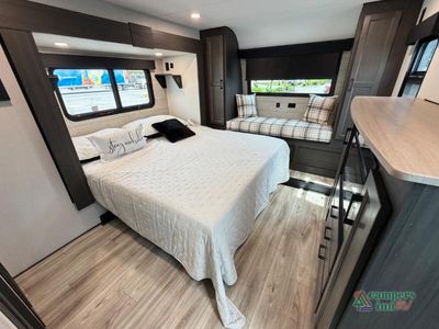 2026 Venture RV SportTrek Touring Edition — photo 40 view