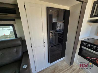 2026 Venture RV SportTrek - Photo 17