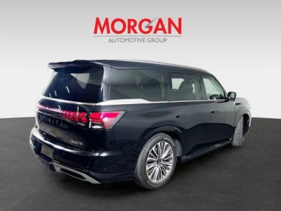 2025 INFINITI QX80 — photo 8 view
