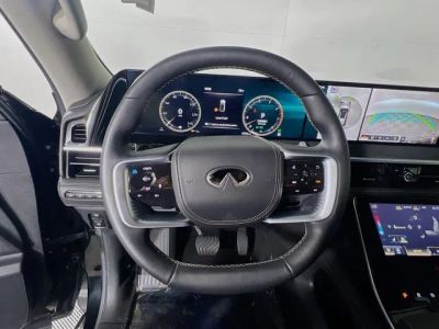2025 INFINITI QX80 — photo 16 view