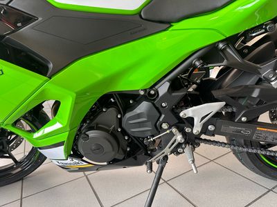 2025 Kawasaki Ninja 500 KRT Edition - Photo 10