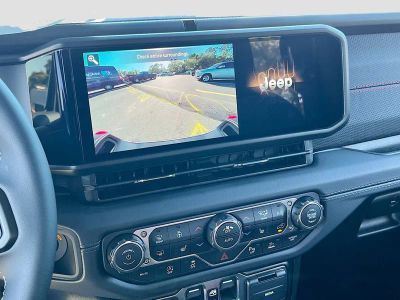 2026 Jeep Gladiator — photo 13 view