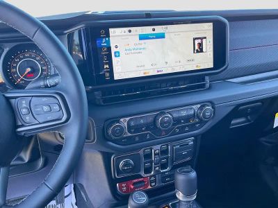 2026 Jeep Gladiator — photo 14 view
