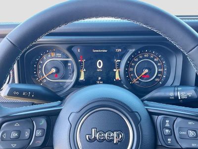 2026 Jeep Gladiator — photo 12 view