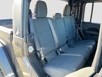 2026 Jeep Gladiator — photo 25 view