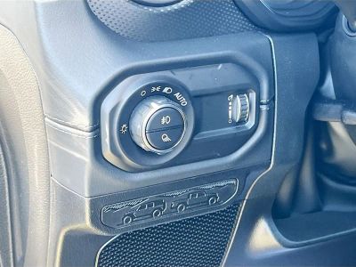 2026 Jeep Gladiator — photo 10 view
