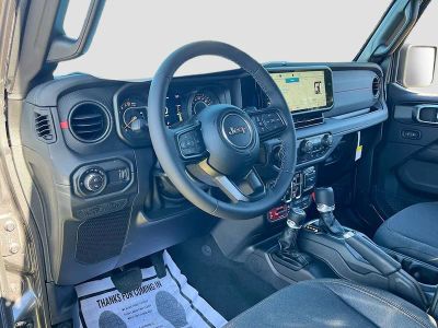 2026 Jeep Gladiator — photo 9 view
