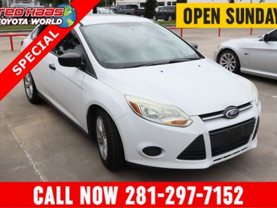 2014 Ford Focus S in Oxford White — front three-quarter view