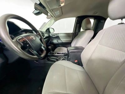 2020 Toyota Tacoma — photo 12 view