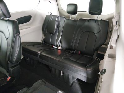 2024 Chrysler Pacifica — photo 18 view
