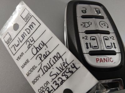 2024 Chrysler Pacifica — photo 15 view