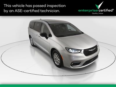 2024 Chrysler Pacifica Touring L FWD — front three-quarter view