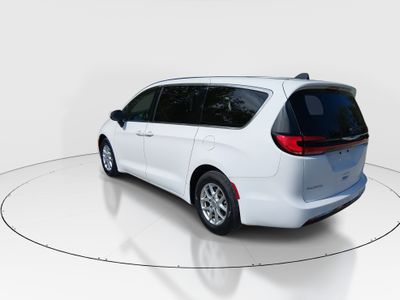 2023 Chrysler Pacifica — detail view