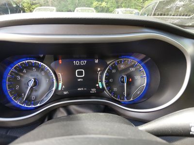 2023 Chrysler Pacifica — photo 14 view