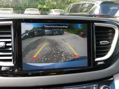 2023 Chrysler Pacifica — photo 16 view