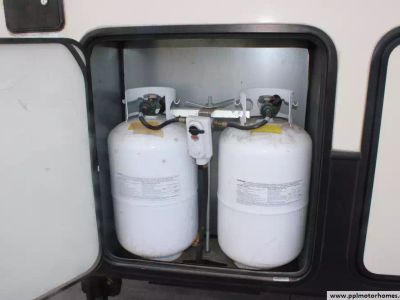 2016 Keystone 3591RS — photo 43 view