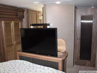 2016 Keystone 3591RS — photo 13 view