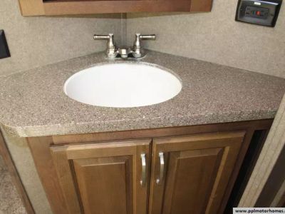 2016 Keystone 3591RS — photo 15 view