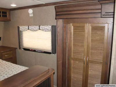 2016 Keystone 3591RS — photo 9 view