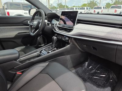 2023 Jeep Compass — photo 9 view