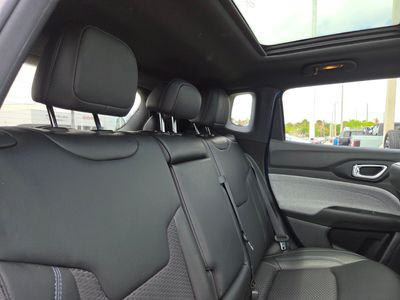 2023 Jeep Compass — photo 14 view