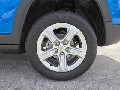 2023 Jeep Compass — photo 16 view