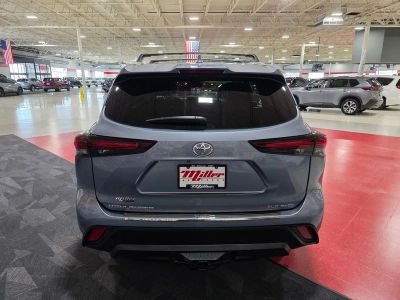 2024 Toyota Highlander — interior view