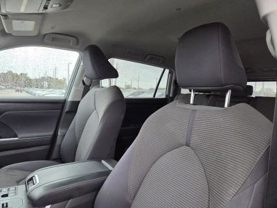 2023 Toyota Highlander — photo 23 view