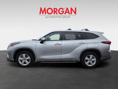 2023 Toyota Highlander — engine compartment view