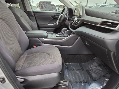 2023 Toyota Highlander — photo 10 view