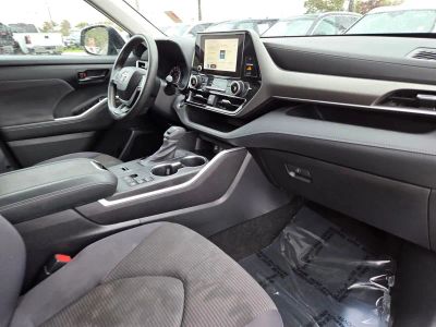 2023 Toyota Highlander — photo 9 view