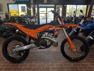 2026 KTM 250 SX-F — front three-quarter view