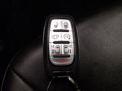 2025 Chrysler Pacifica - Photo 15