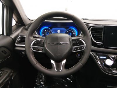 2025 Chrysler Pacifica - Photo 12